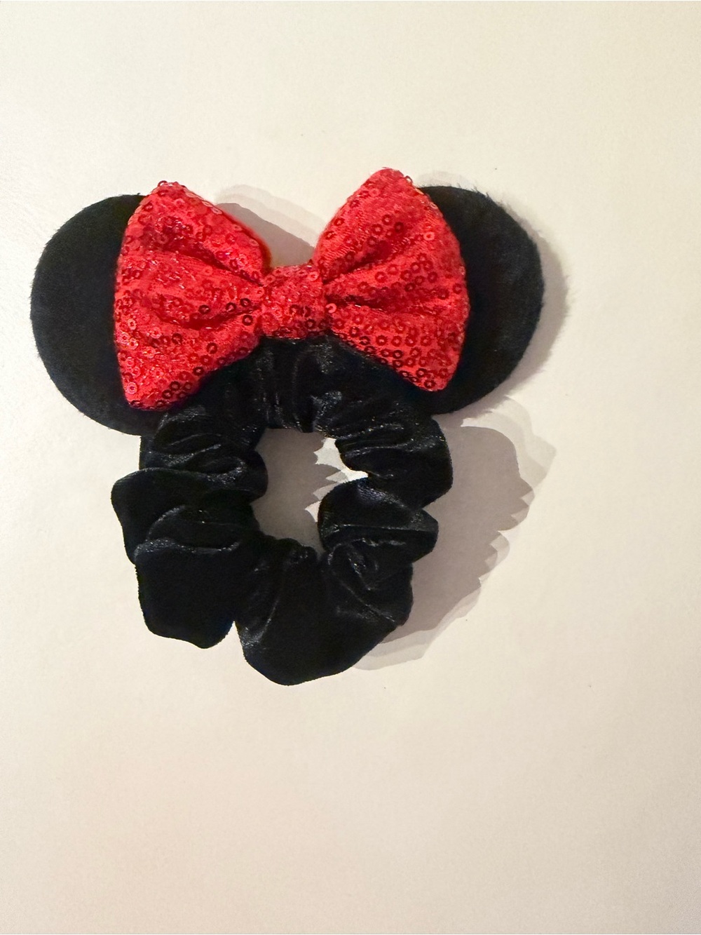Minnie Mouse Scrunchie with Red Sequin Bow. NWOT